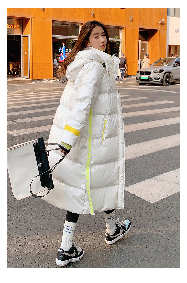 白色亮面免洗羽绒服女冬2023新款宽松中长款加厚过膝白鸭绒外套潮