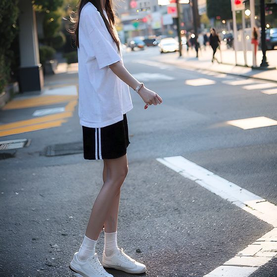 Shenzhen Nanyou high-end light luxury discount women's high-end sports shorts loose two-stripe casual wide-leg mid-leg pants
Shenzhen Nanyou high-end light luxury discount women's high-end sports shorts loose two-stripe casual wide-leg mid-leg pants