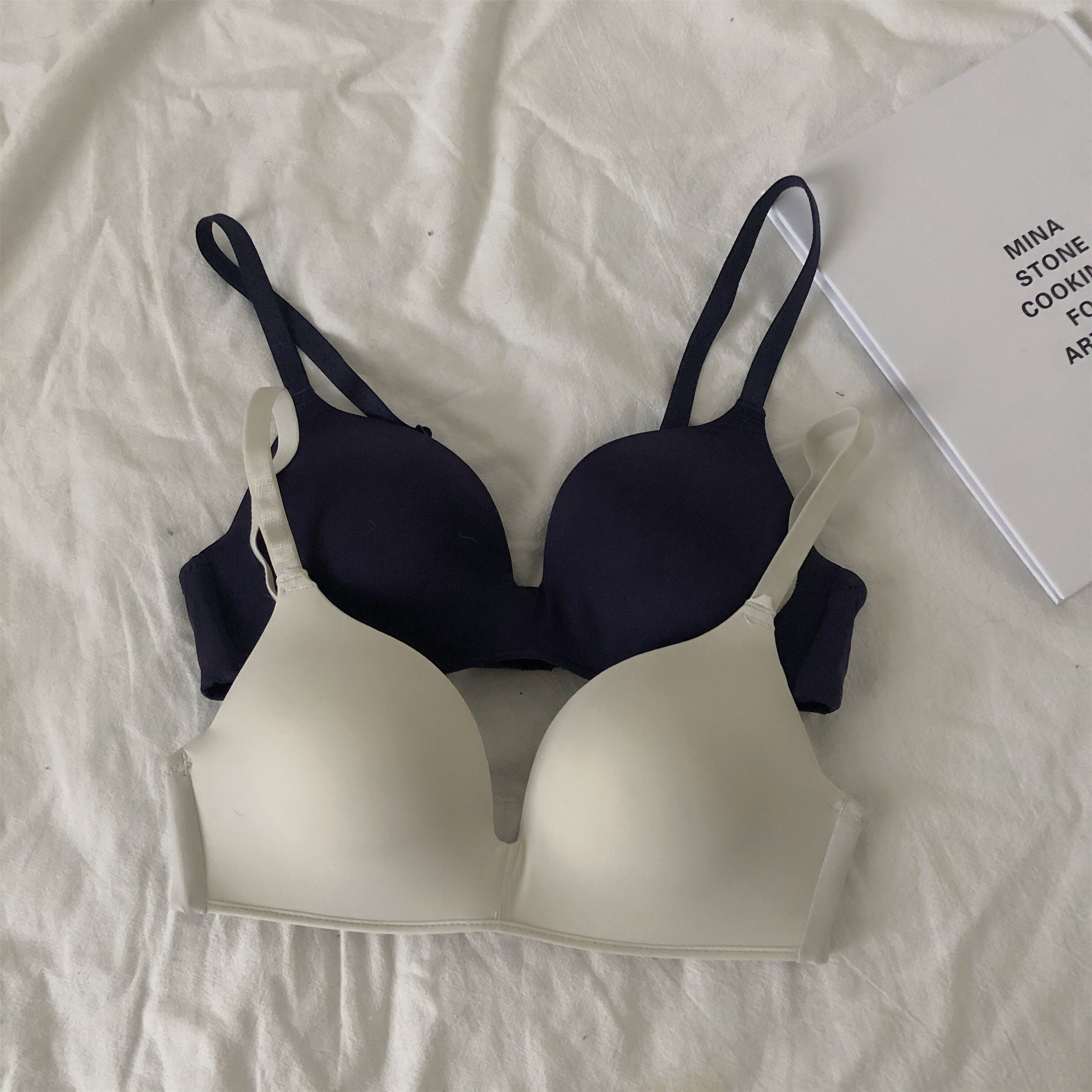 厂家直销纯色舒适无痕抹胸内衣春季秋2022新款韩版聚拢无钢圈性感