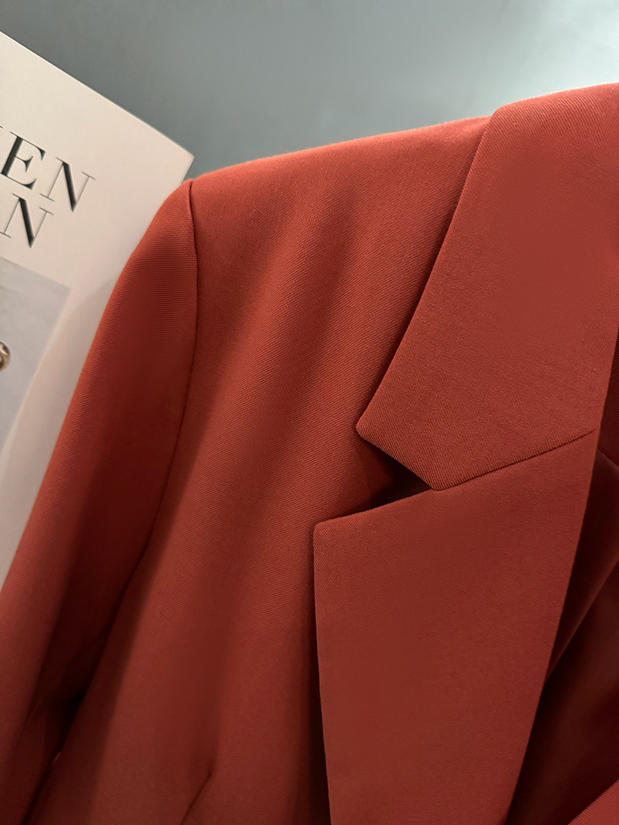 图文详情砖红色颜色分类s,xl尺码纯色图案单排扣衣门襟常规衣长西装领