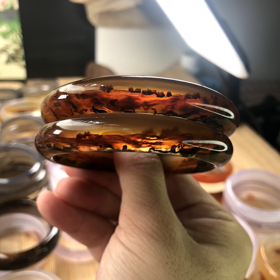 巴西玛瑙老坑料冰种玛瑙手镯玉髓手镯一线红刺景
