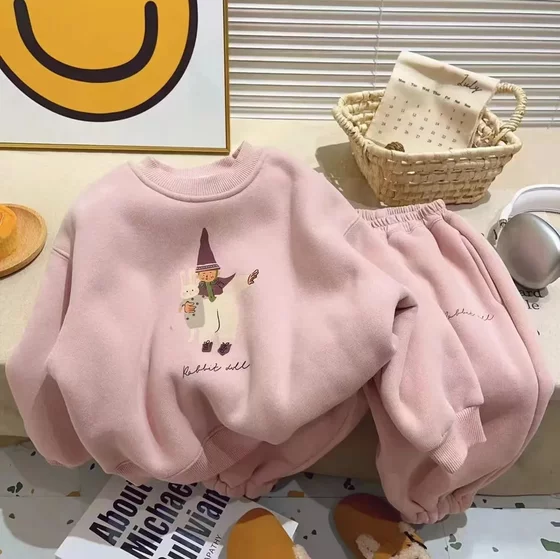 New winter clothes for boys and girls little snowman printed casual set Korean children's clothing plus velvet thickened sweatshirt and sweatpants two-piece set
New winter clothes for boys and girls little snowman printed casual set Korean children's clothing plus velvet thickened sweatshirt and sweatpants two-piece set