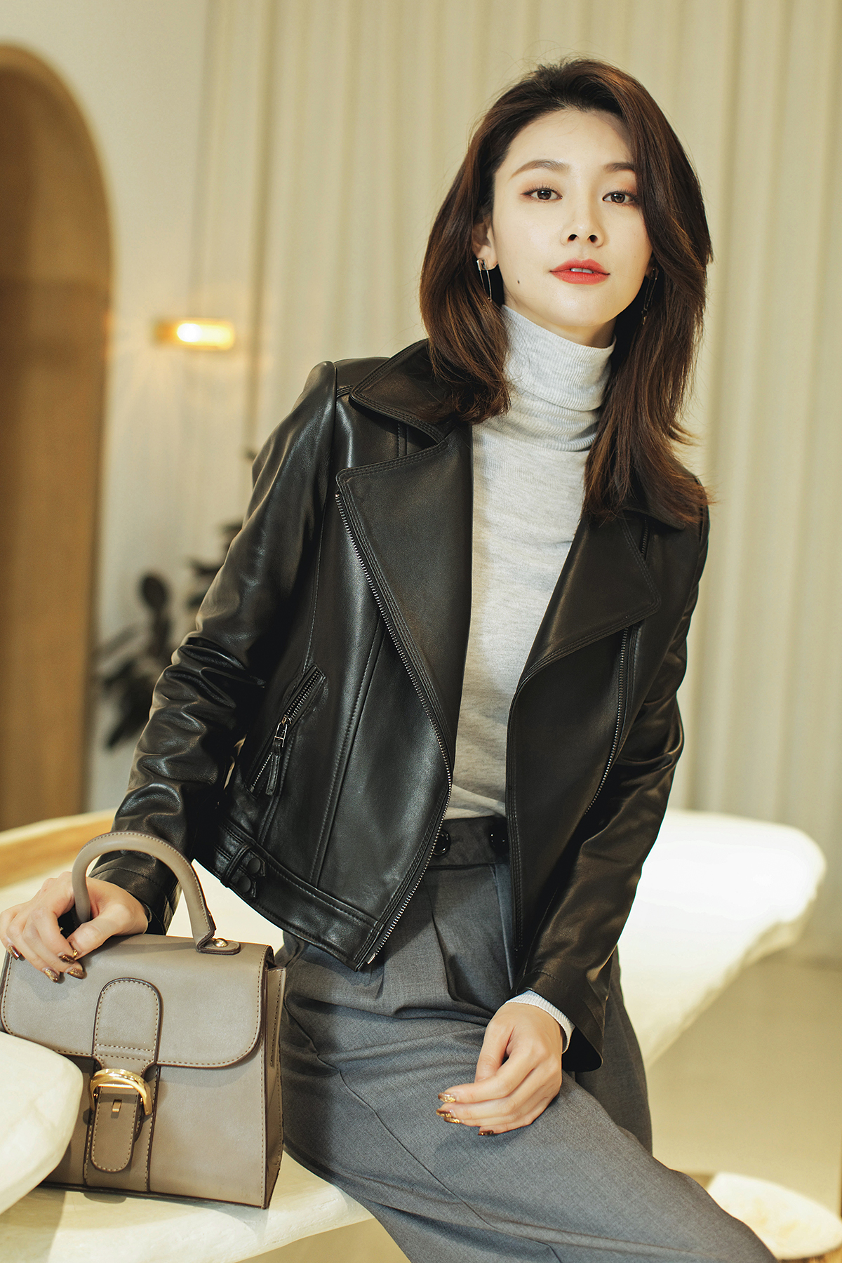 海宁真皮皮衣女短款外套2019新款春秋装修身韩版小绵羊皮机车夹克