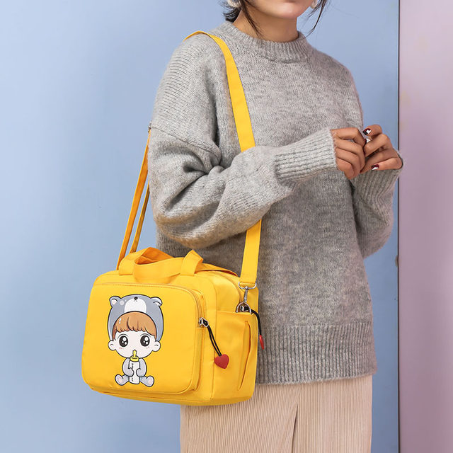 Fashion mommy bag new multifunctional baby mom out new product messenger single shoulder bag lightweight cartoon mother and baby bag Fashion mommy bag new multifunctional baby mom out new product messenger single shoulder bag lightweight cartoon mother and baby bag