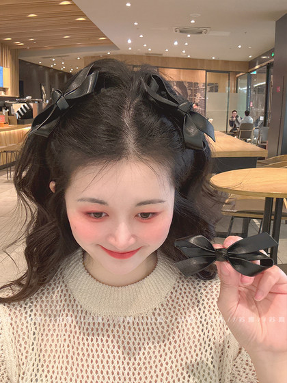 하이 엔드 PU 가죽 활 헤어 클립 여성 간단한 이마 부러진 머리 앞머리 오리 빌 클립 다목적 측면 클립 머리 액세서 하이 엔드 PU 가죽 활 헤어 클립 여성 간단한 이마 부러진 머리 앞머리 오리 빌 클립 다목적 측면 클립 머리 액세서