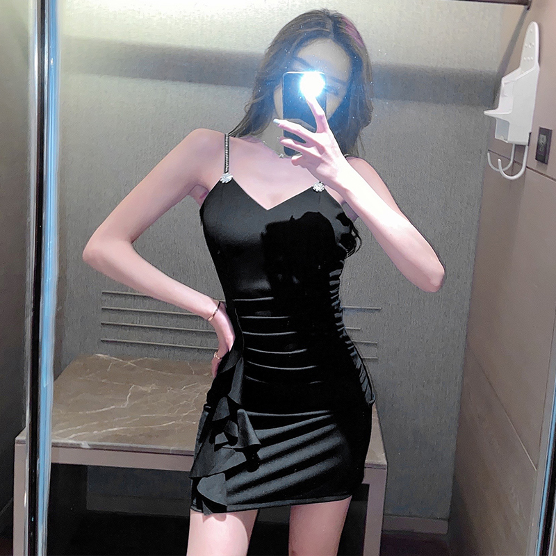 实拍新款女装吊带低胸修身时尚包臀短裙露胸性感连衣裙