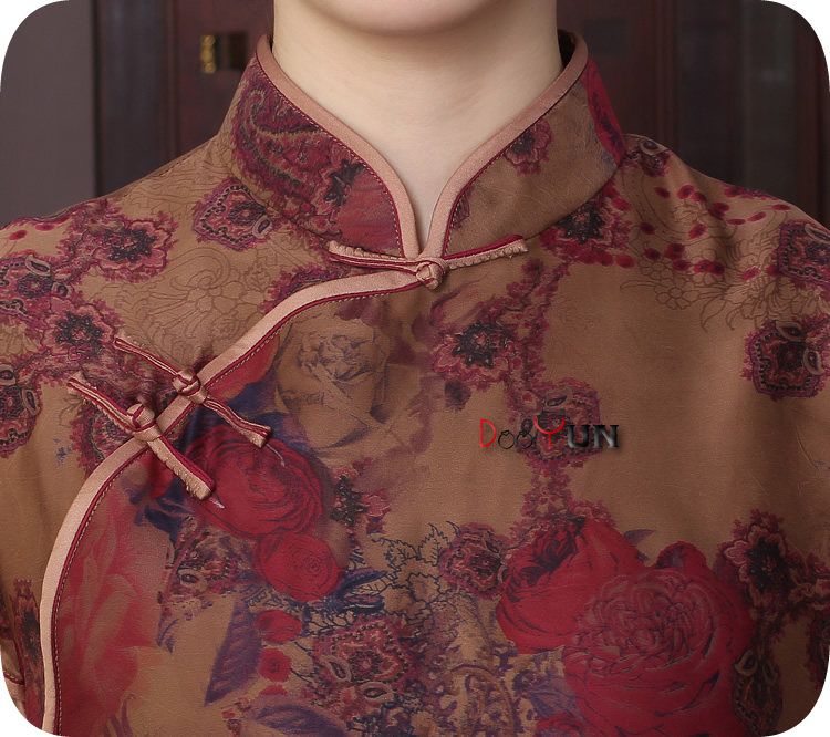 领口 中式复古立领,斜襟作装饰,包边款,传统旗袍.