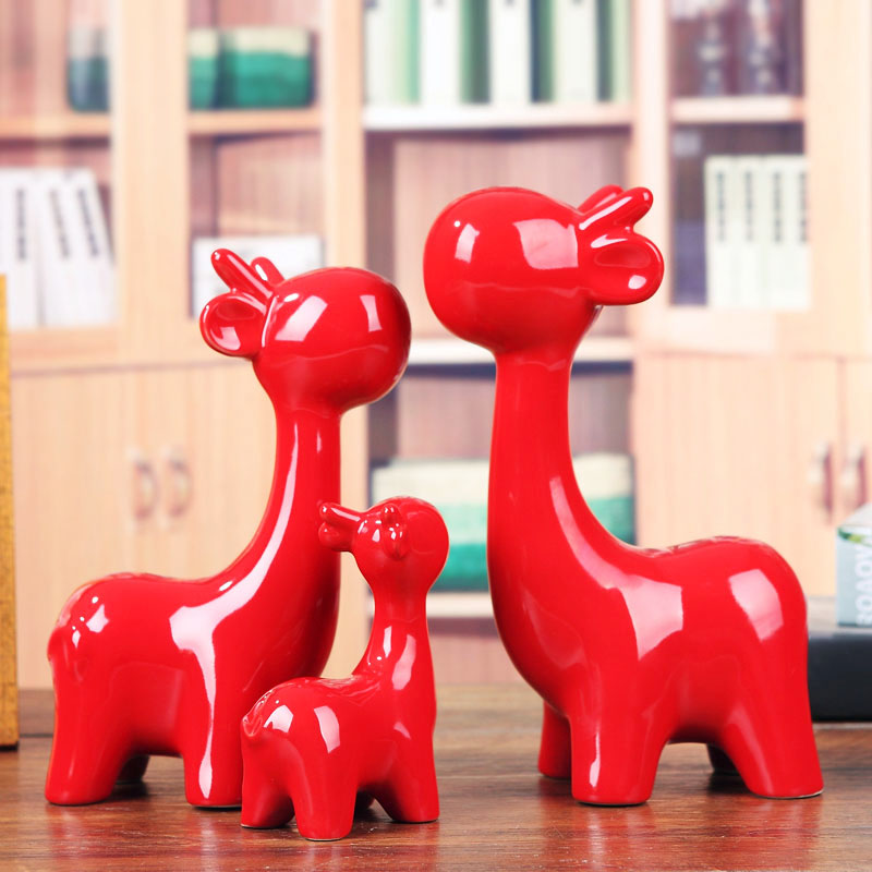 Jingdezhen ceramic decoration household living room TV cabinet furnishing articles festive red giraffe wedding decoration