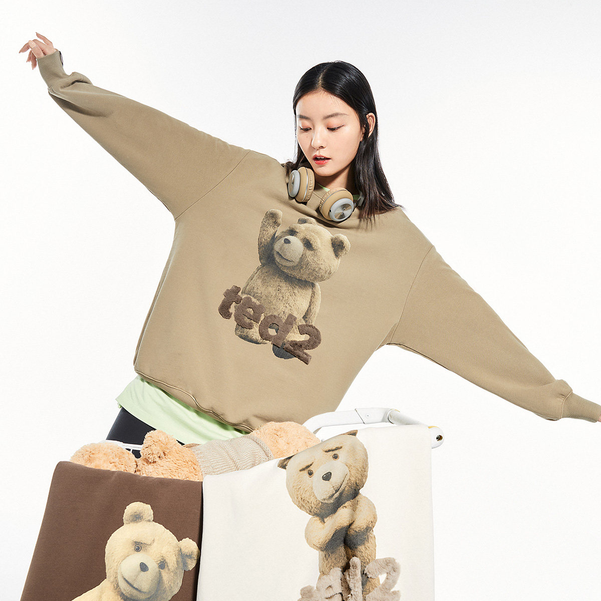 太平鸟贱熊卫衣女圆领泰迪熊大纹样上衣a6dcb1225