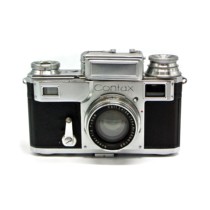 German Conways time Contador sideshaft camera with Zeiss Sonnar 50 2 lens second table