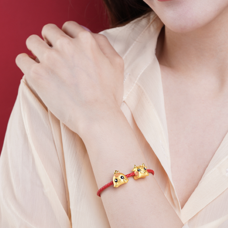 老庙黄金x麦玲玲联名足金生肖吊坠(热品库)