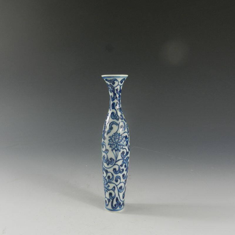 全新 仿古瓷器 青花缠枝莲纹柳叶瓶 手工手绘 仿古董古玩收藏摆件