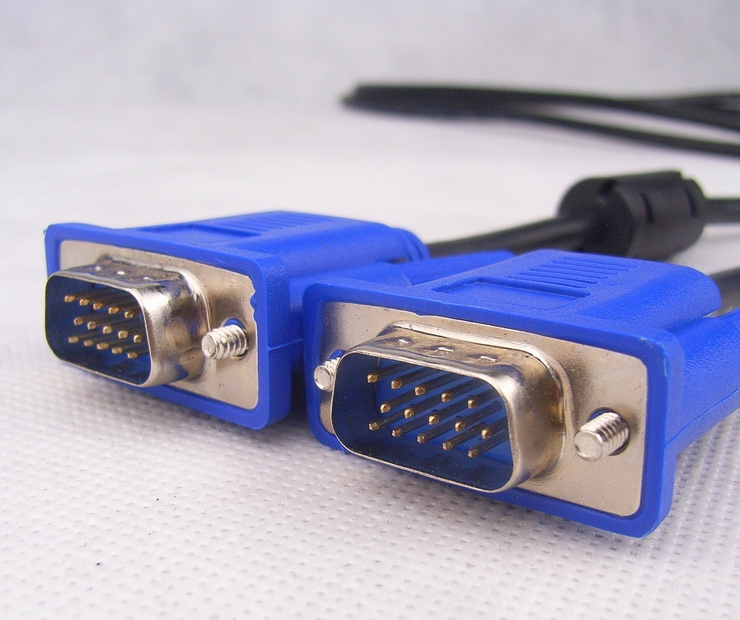 器(d-sub/15孔接口)和显卡(d-sub/15孔接口)的连线 vga线可用于投影仪