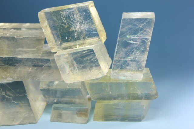 促销1毛钱1g冰洲石 天然矿物晶体矿石教学 标本 原石宝石收藏家