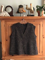 Bella vest casual V-neck hem side open fork vest Chinese weaving graphic text description drawing