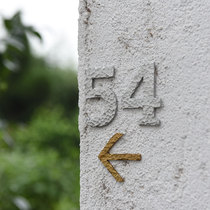 Retro hand-made hammer pattern number style space three-dimensional brass aluminum metal character home hotel Creative Garden