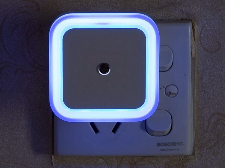 自动感应卧室天黑自动亮220v 床头小夜灯插电 喂奶新生儿暖光控灯_7折