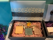 Clean the new essential oil moisturizes and moisturizes to the oil finish normal specifications natural honey soap sweetness and your skin