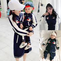 The Korean version of the pro-sub-dress 2019 autumn clothes suit the new family of three-mouth net red and mother-and-son dress with dress surges