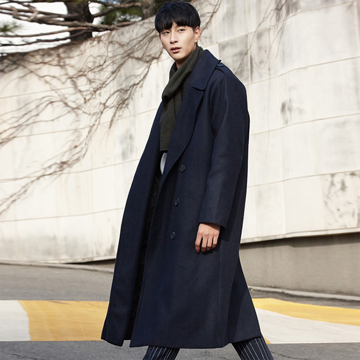 当然,对自己身高有自信的男士,不论是短款的呢子大衣,还是长款的风 