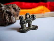 The Yuan Dynasty lion tiger button old seal raw pit rare beast button Yuan Escort Print Collection Grade Beauty