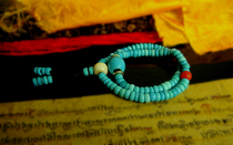 Tibetan sky blue old glazed Buddha pearl blue like sea old Buddha pearl beautiful wrist decoration only see treasures