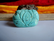 The Tang Dynasty Mudan flowers green pine stone with green and blue flowers open rich and expensive old pine stone necklace pendant lock bone pendant