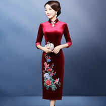 2021 new gold velvet embroidery middle-aged mother cheongsam dripping collar Xi mother-in-law wedding wedding dress noble