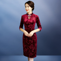 Xi mother-in-law wedding dress Middle-aged velvet modified Cheongsam Mother dress elegant catwalk performance dress noble