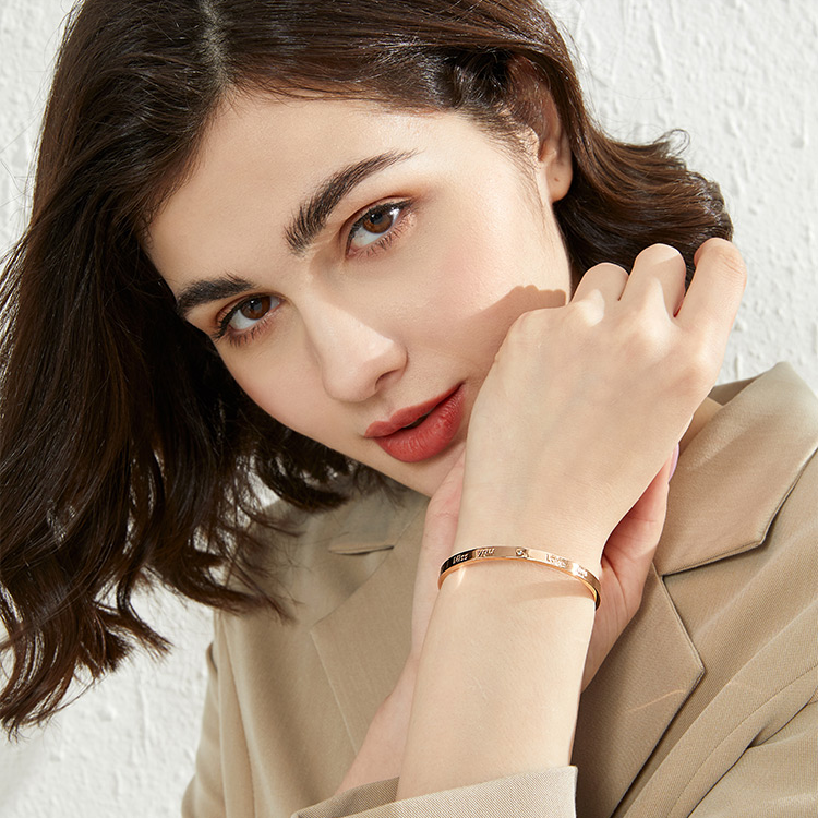 【鸣钻国际】时尚优雅钻石手镯