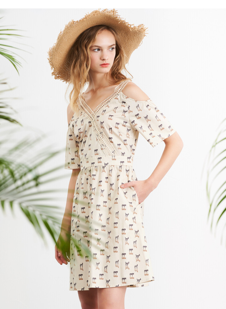 gloria/歌莉娅女装2018夏新印花露肩拼花边连衣裙184e4a030