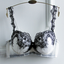 Hepburn style classic black and white embroidery deep V thin section large size gathered bra thickened small chest womens underwear bra