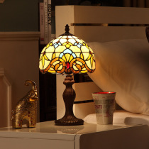 Yi Xuan European leisure art Baroque bedroom bedside lamp Creative retro wild dimmable table lamp