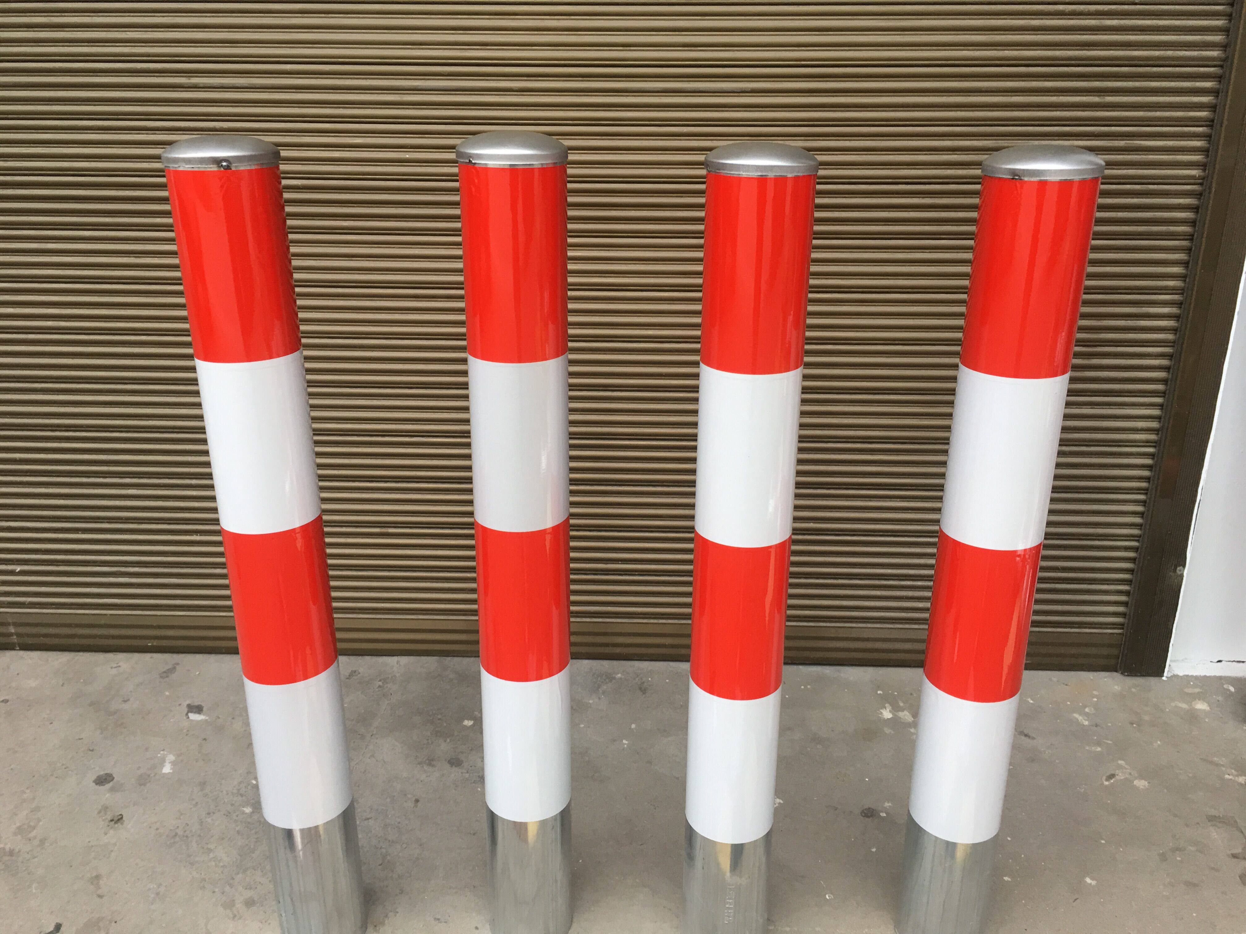 114红白道口柱 钢管警示柱 隔离分道柱 路桩 防撞柱 固定桩