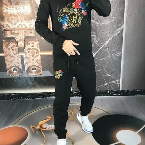 European trendy brand high-end sweatshirt suit men's 2023 autumn new fashion fashion embroidery casual sports two-piece set
European trendy brand high-end sweatshirt suit men's 2023 autumn new fashion fashion embroidery casual sports two-piece set