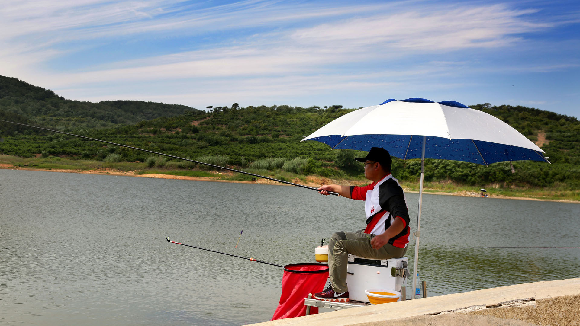 因此,黑坑主想要挣钱的话,只能想尽办法控制钓友们的鱼获.