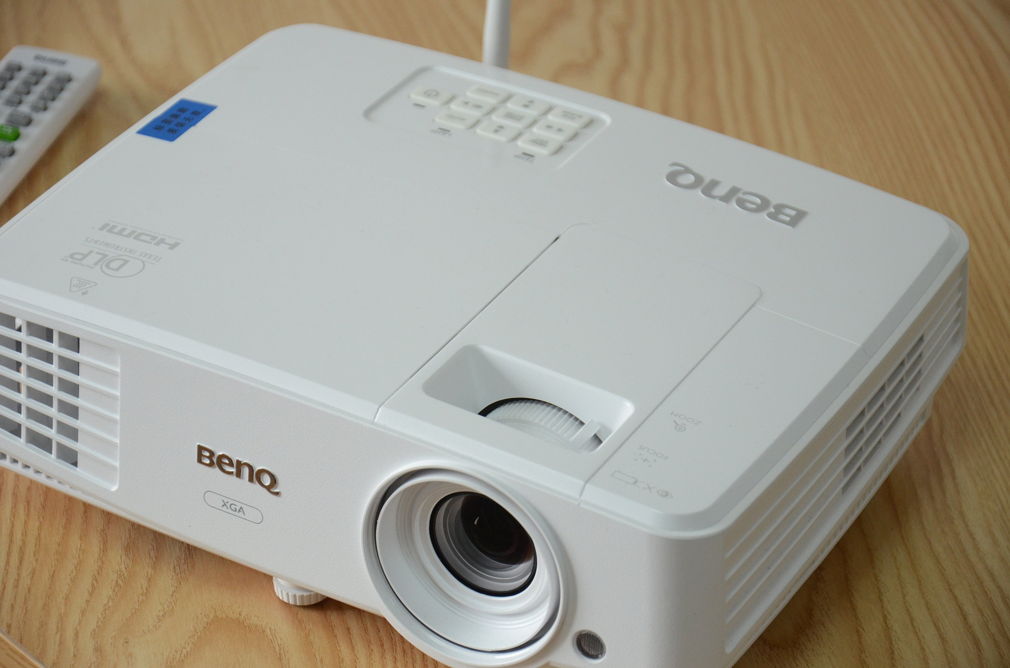 明基e500办公投影评测3300流明