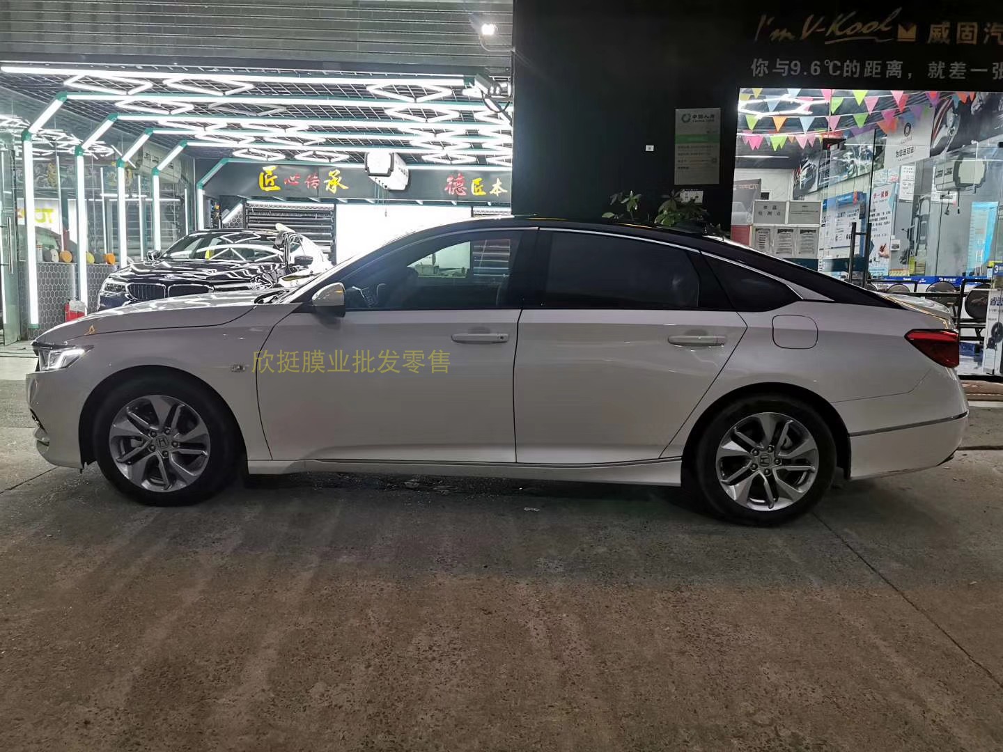 十代雅阁车顶改装贴膜仿全景天窗膜亮光黑悬浮车顶膜汽车贴膜