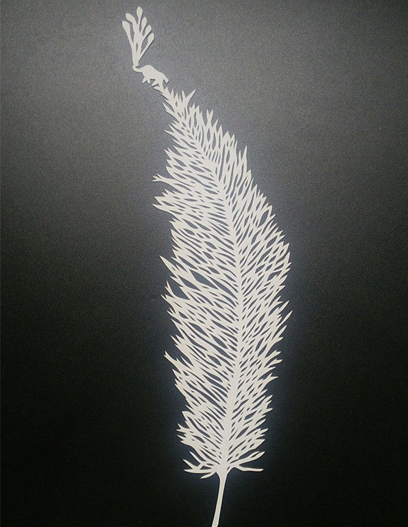 现代创意特色硬卡纸镂空纸雕羽毛作品 纯手工剪刻精致白卡剪纸画