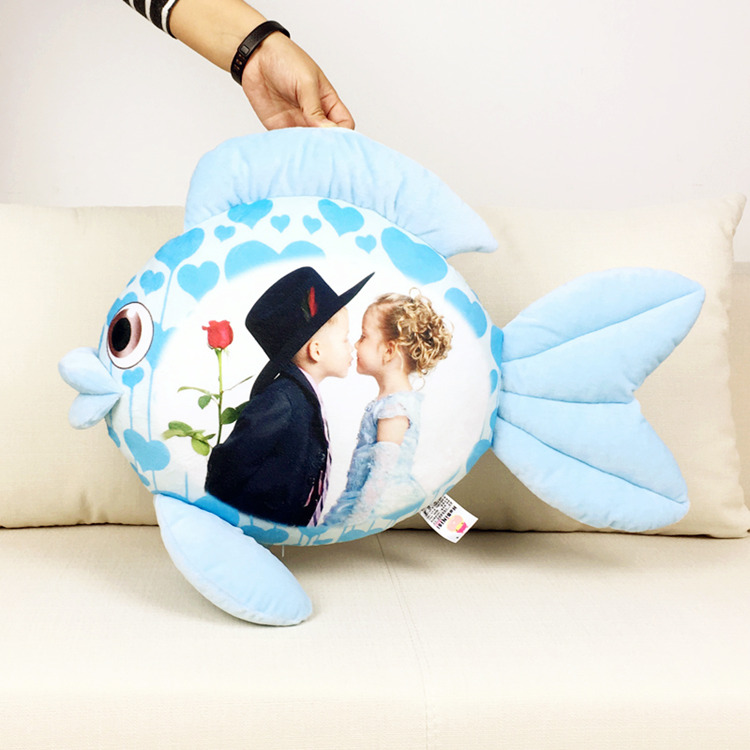 定制接吻鱼抱枕亲嘴鱼抱枕头照片定做情侣亲吻鱼靠垫一对生日礼物_7折