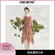 ONE MORE2021 summer new floral suspender dress lace stitching skirt white inner two-piece set