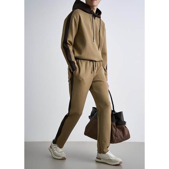 Customized modal air layer hoodie sweater straight contrasting casual pants for men's sports and casual suit
Customized modal air layer hoodie sweater straight contrasting casual pants for men's sports and casual suit