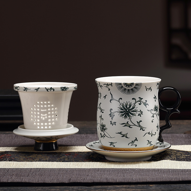 A yellow water cup of household ceramic cups business gifts, office cup filtration separation with cover with the individual cups of men