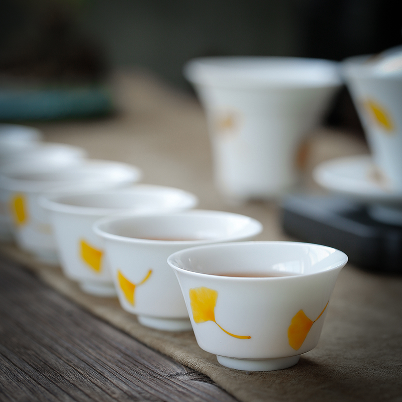 His hand under the glaze ceramic white porcelain color cup individual cup tea cup sample tea cup of black tea, green tea cup