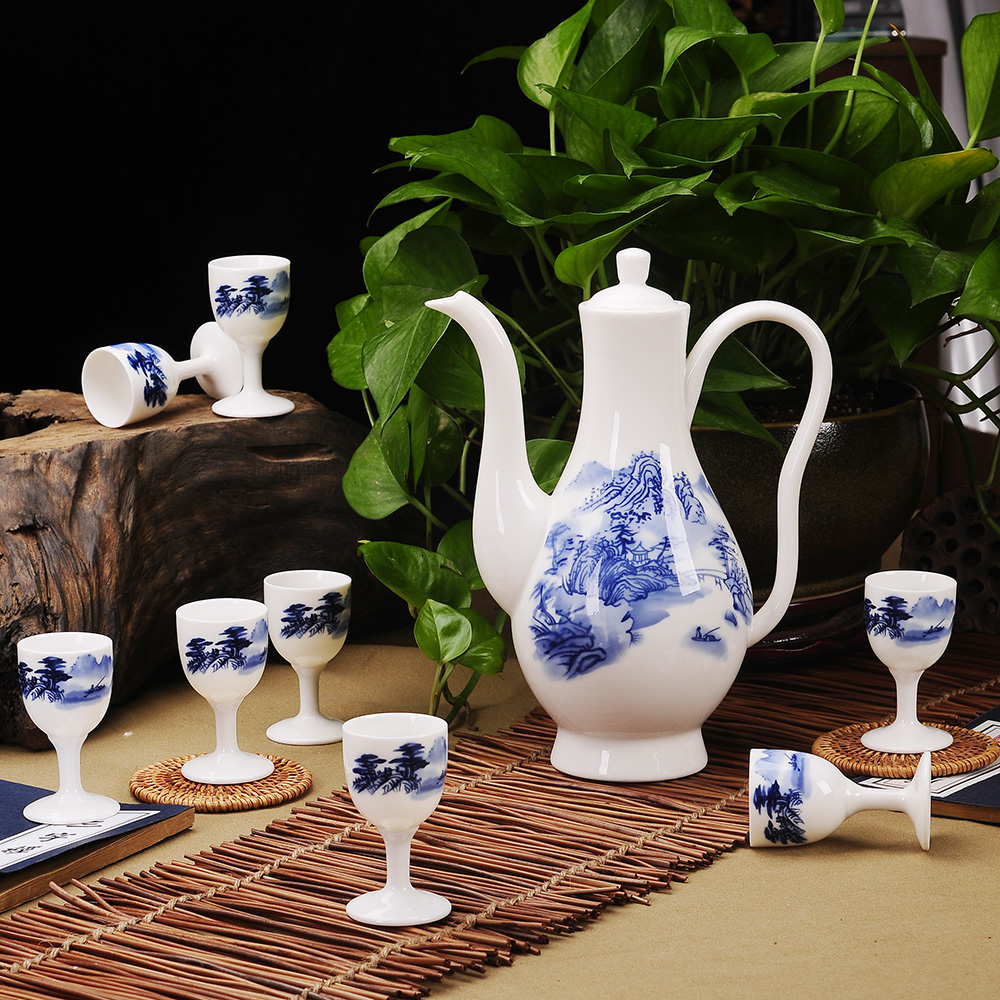 Jingdezhen ceramic wine suits for Chinese antique traditional wine poured wine bottle goblet liquor cup. A small handleless wine cup wine bottles