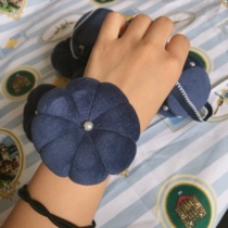 Vertical cutting needle needle insertion diy needle bag manual needle ball to prevent needle drop wrist blue velvet