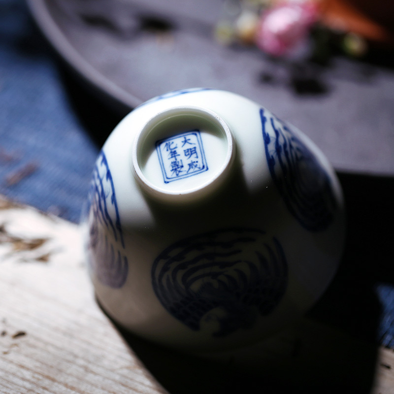 Blue and white hand heavy painting phoenix tea cups hand cup sample tea cup light Blue and white porcelain tea set