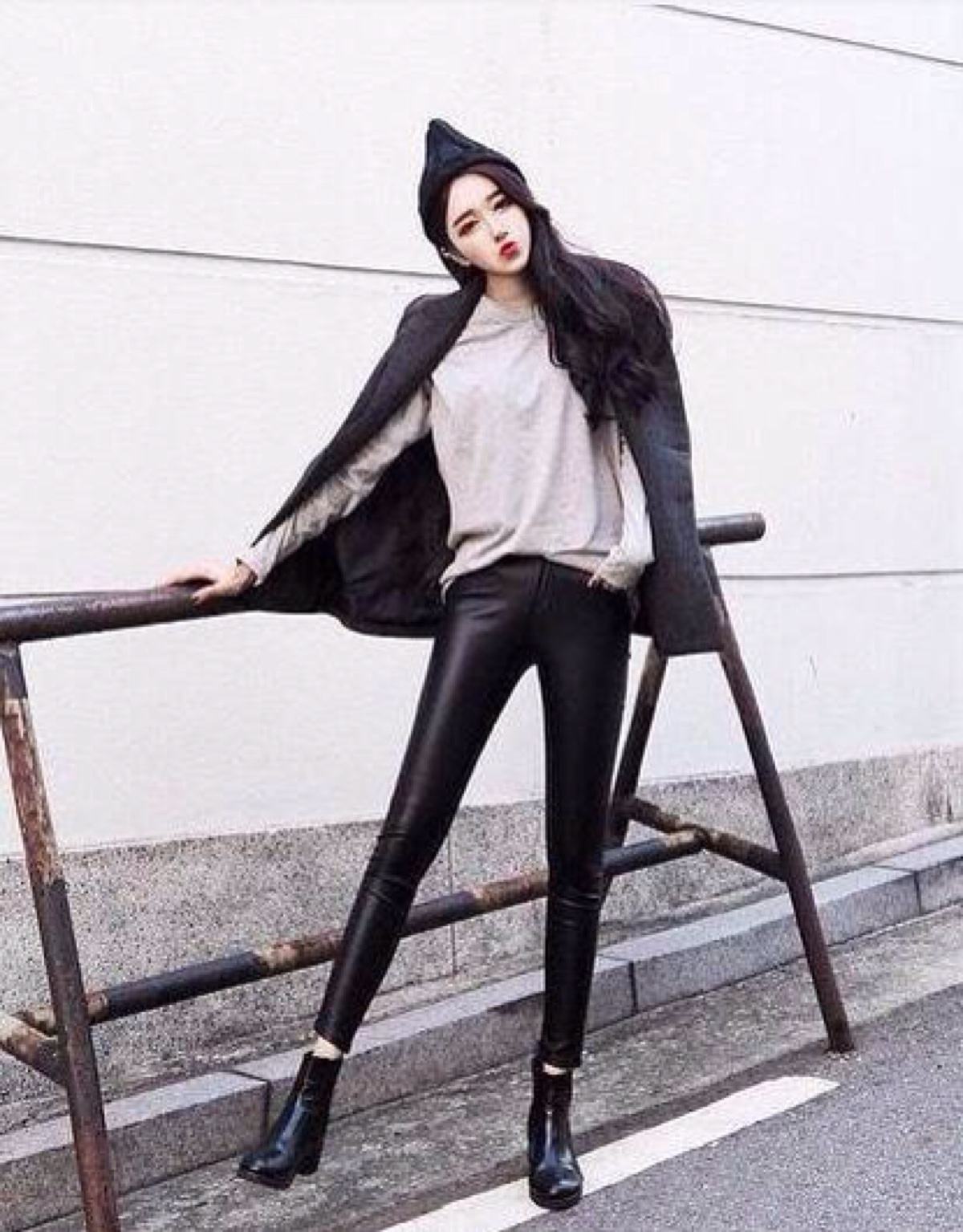 情人节吸睛好礼#皮裤配什么鞋子最诱惑?