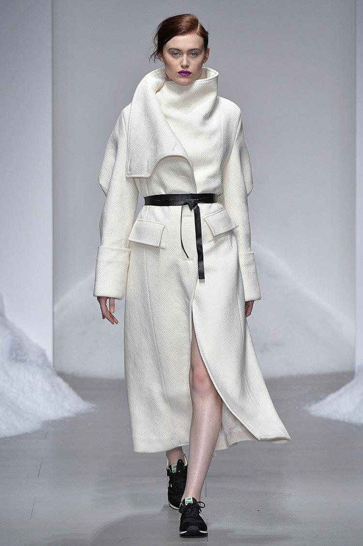 一款翻领大衣,轻松演绎万种风情