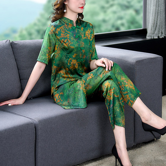 Middle-aged mother suit 2024 summer new style Xiangyunsha mulberry silk short-sleeved middle-aged and elderly women's cotton and linen two-piece set
Middle-aged mother suit 2024 summer new style Xiangyunsha mulberry silk short-sleeved middle-aged and elderly women's cotton and linen two-piece set